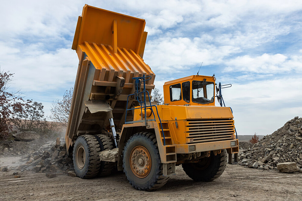 Monitoring of critical dumper inclination
