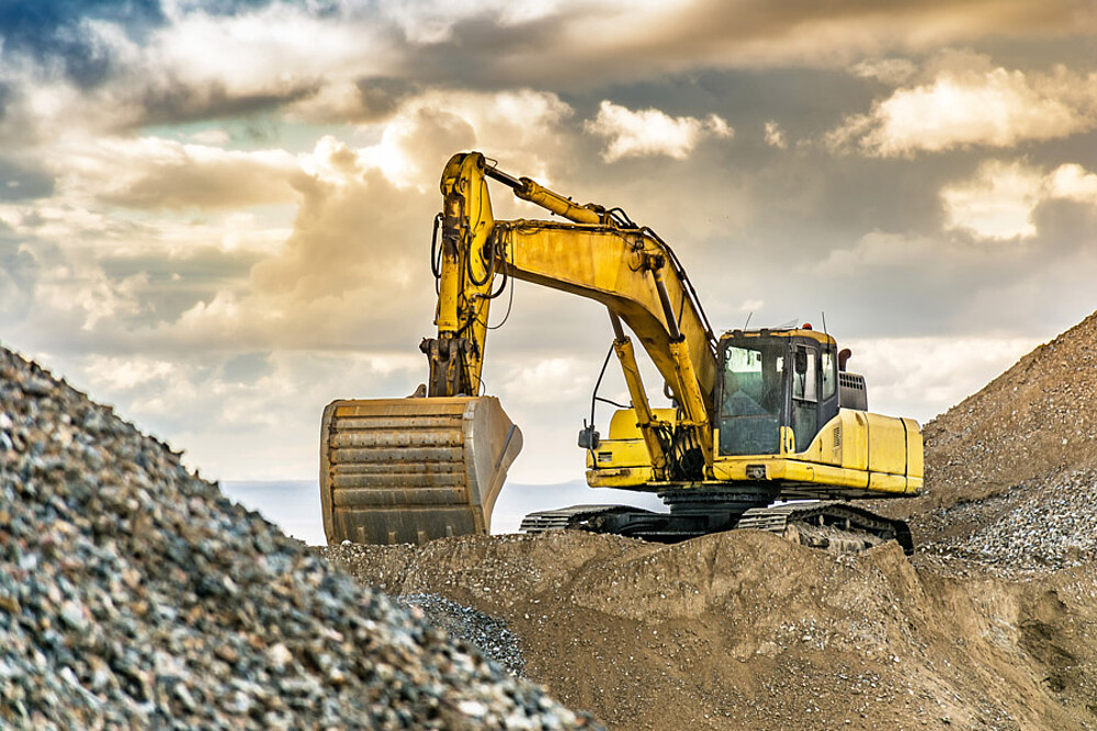 Position detection of the bucket cutting edge on excavators