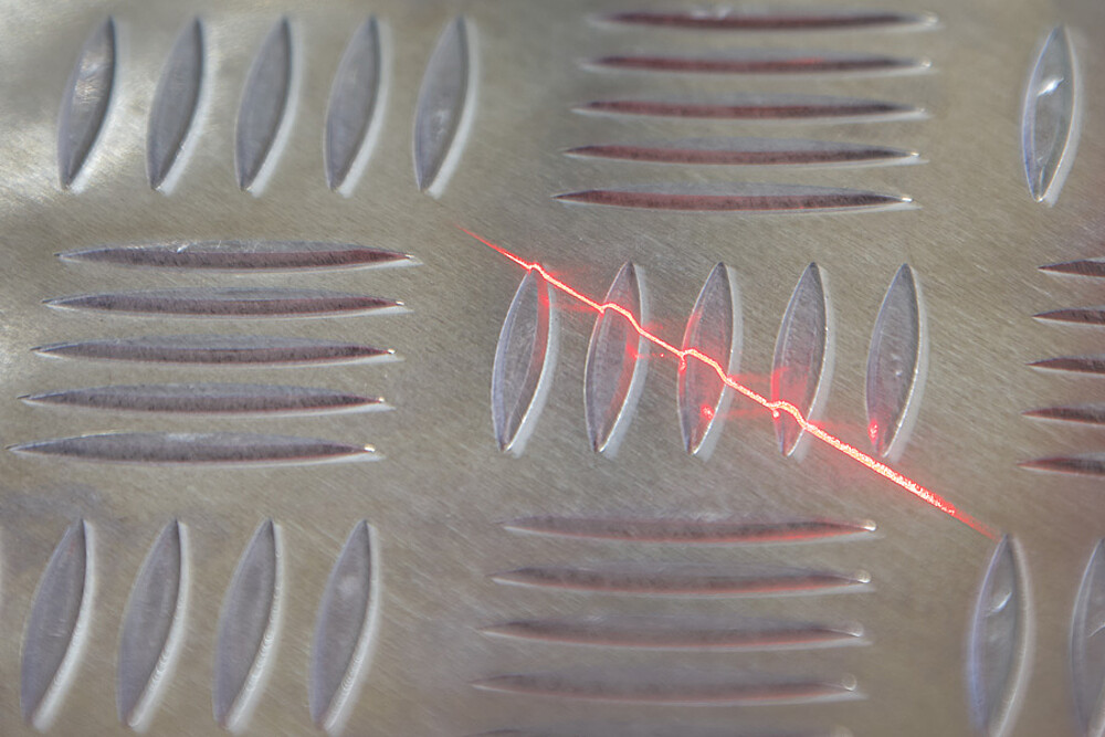 Laser line on aluminum warts plate
