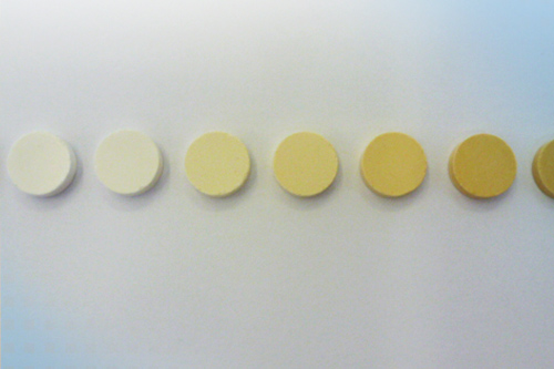 Color monitoring of ingredients in tablets