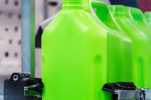 Inline color monitoring of plastic bottles 